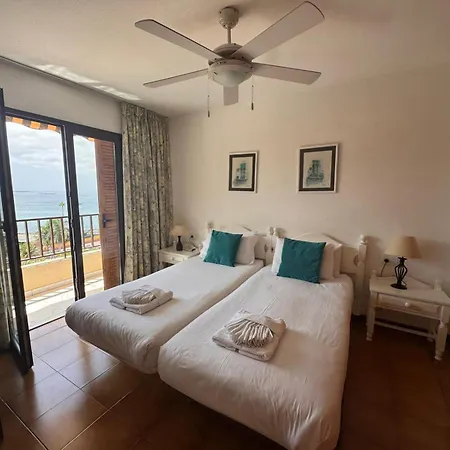 Topfloor 2 Bedrooms Frontline Apartmán *