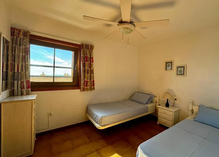 Topfloor 2 Bedrooms Frontline *