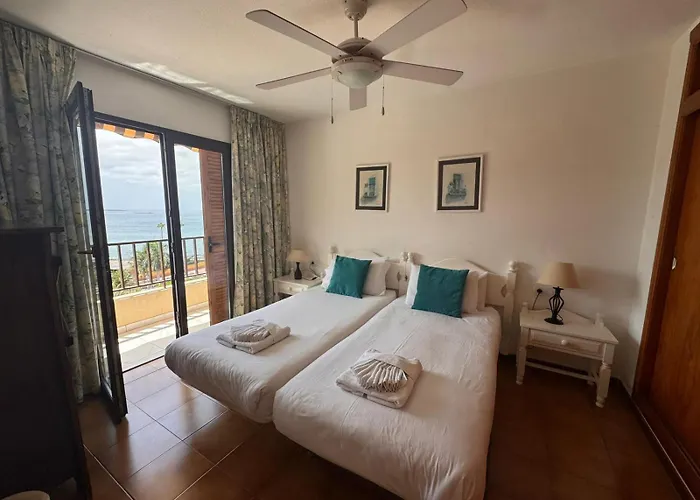 Topfloor 2 Bedrooms Frontline 아파트 *