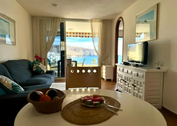 Topfloor 2 Bedrooms Frontline *