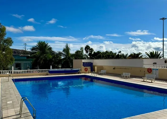 דירה Topfloor 2 Bedrooms Frontline ארונה